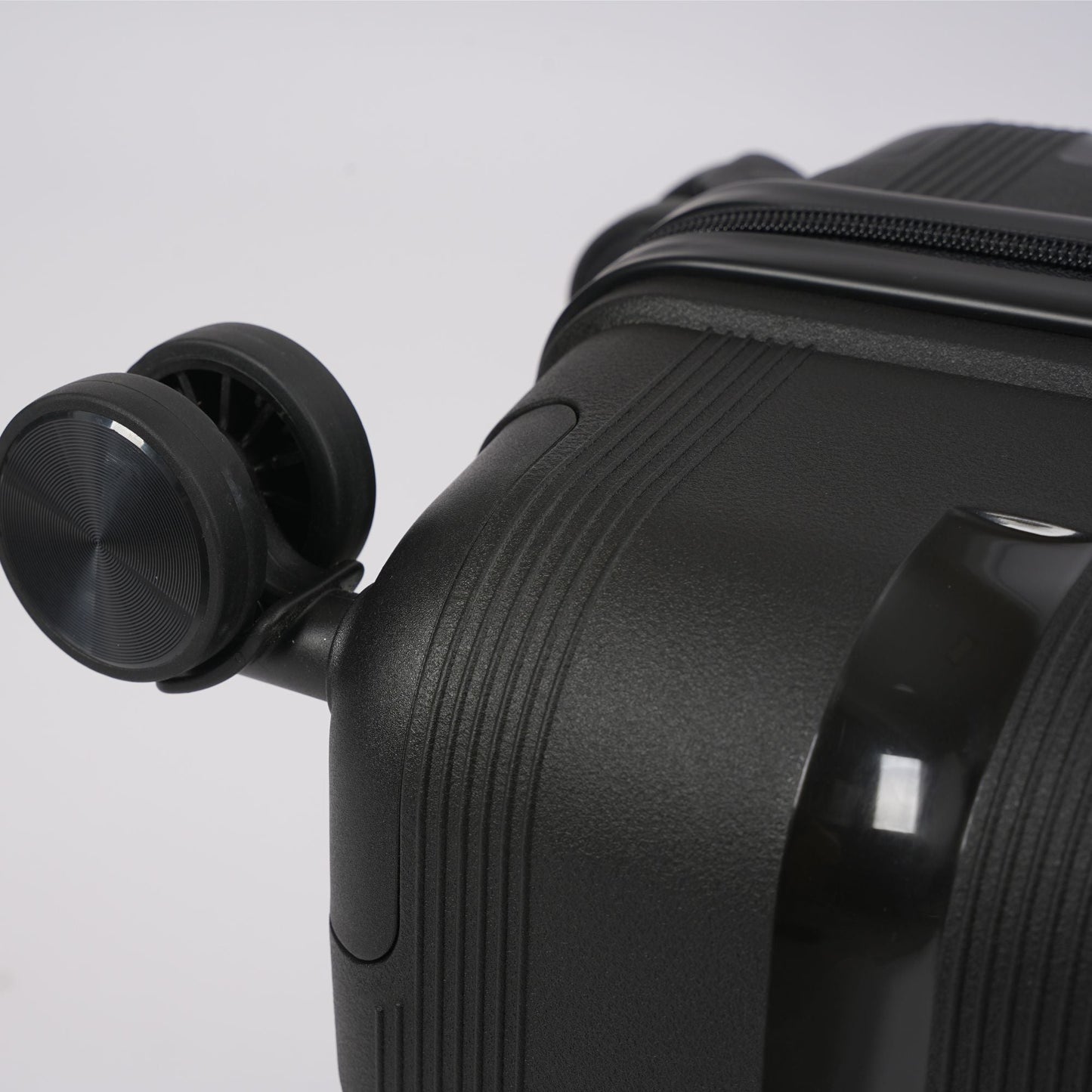 28 - inch Black Hardcase Roller Luggage with 360° Wheels & TSA Lock - Lucid Soles