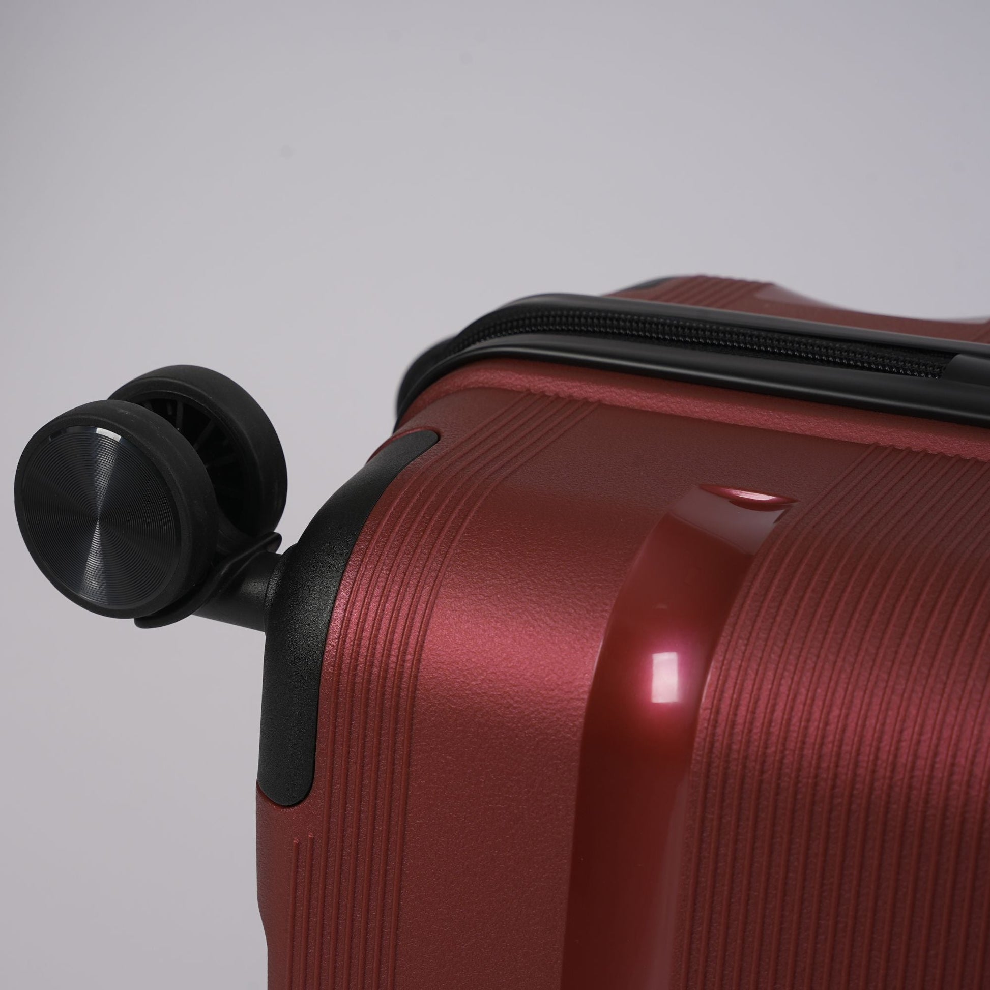 Red Hardcase Roller Luggage Set (28', 24' and 20') - Lucid Soles